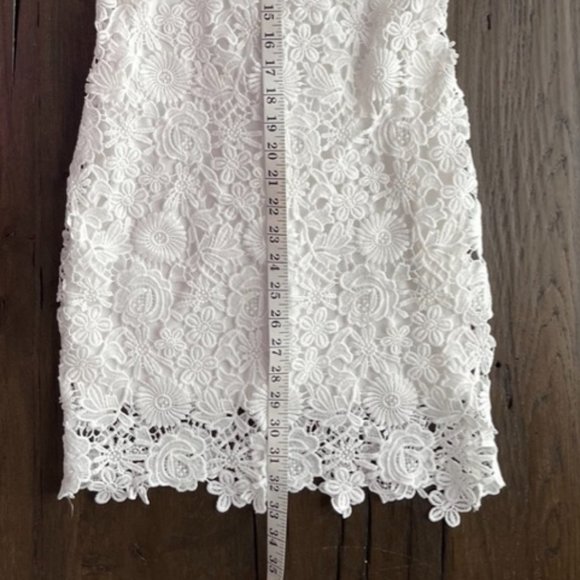 Fitted Halter Lace Dress - Picture 11 of 11
